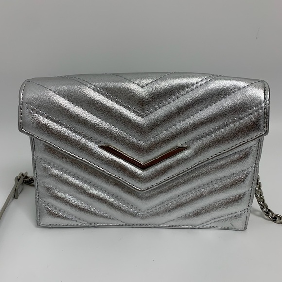 Express Mini Quilted faux vegan leather Crossover crossbody Bag - Picture 10 of 12